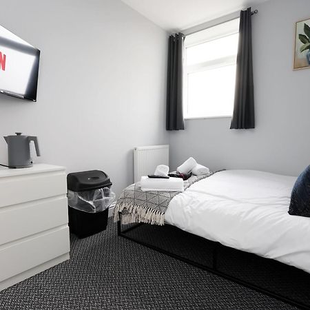 En-Suite Double Rooms, Smart Tv Comfy Style Llanelli Exteriör bild