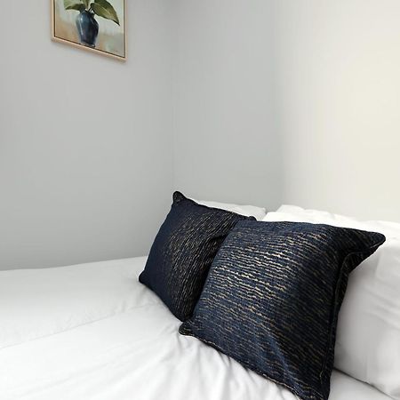 En-Suite Double Rooms, Smart Tv Comfy Style Llanelli Exteriör bild