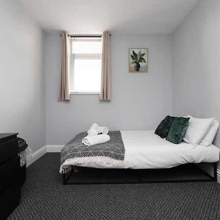 En-Suite Double Rooms, Smart Tv Comfy Style Llanelli Exteriör bild