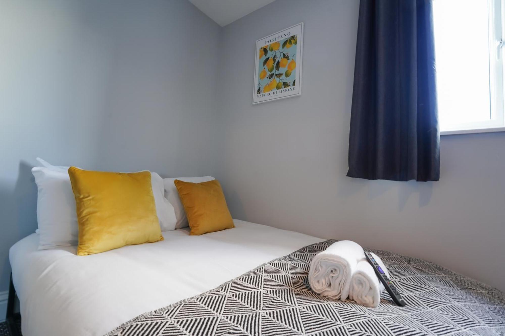 En-Suite Double Rooms, Smart Tv Comfy Style Llanelli Exteriör bild