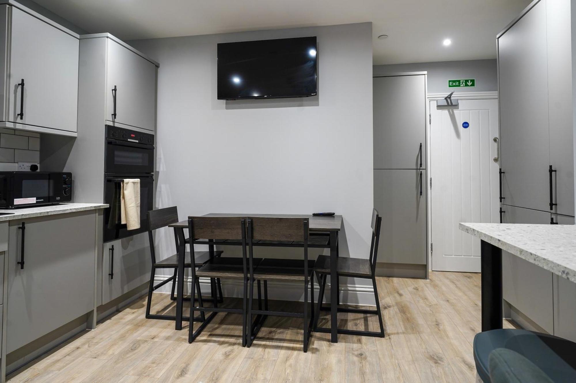 En-Suite Double Rooms, Smart Tv Comfy Style Llanelli Exteriör bild