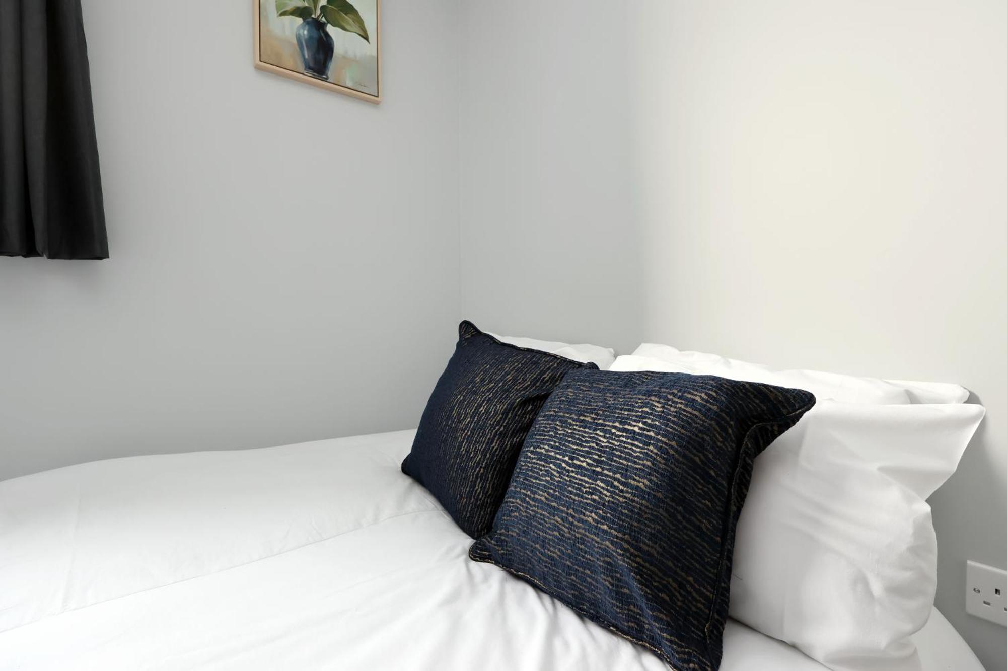 En-Suite Double Rooms, Smart Tv Comfy Style Llanelli Exteriör bild