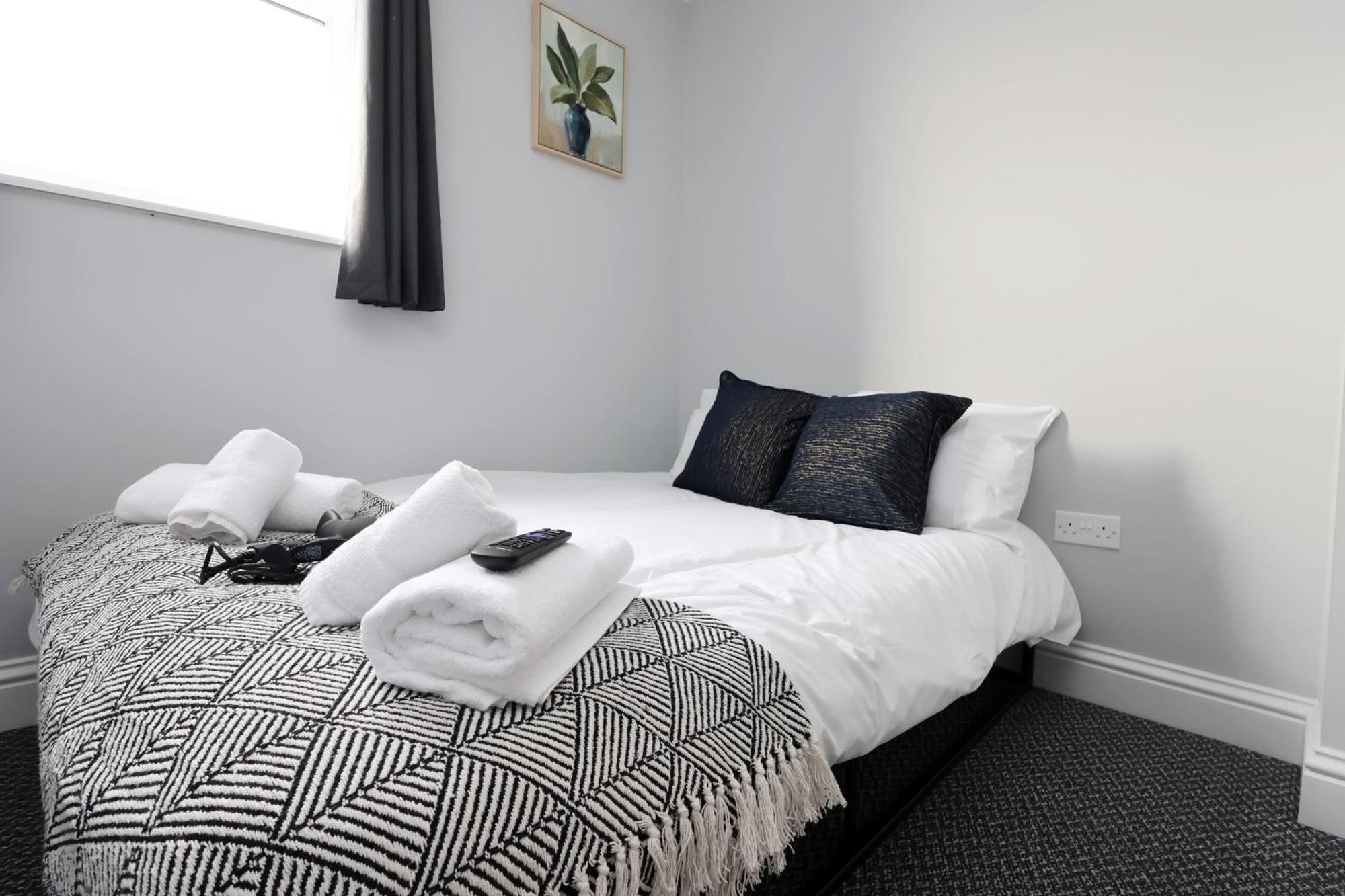 En-Suite Double Rooms, Smart Tv Comfy Style Llanelli Exteriör bild