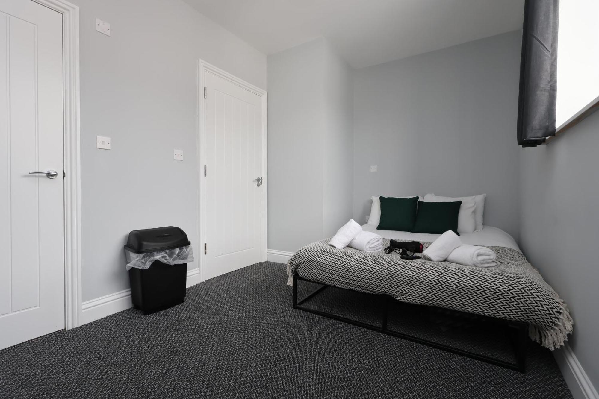 En-Suite Double Rooms, Smart Tv Comfy Style Llanelli Exteriör bild