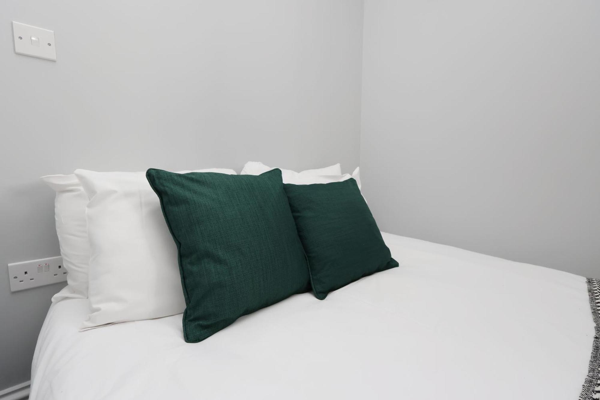En-Suite Double Rooms, Smart Tv Comfy Style Llanelli Exteriör bild