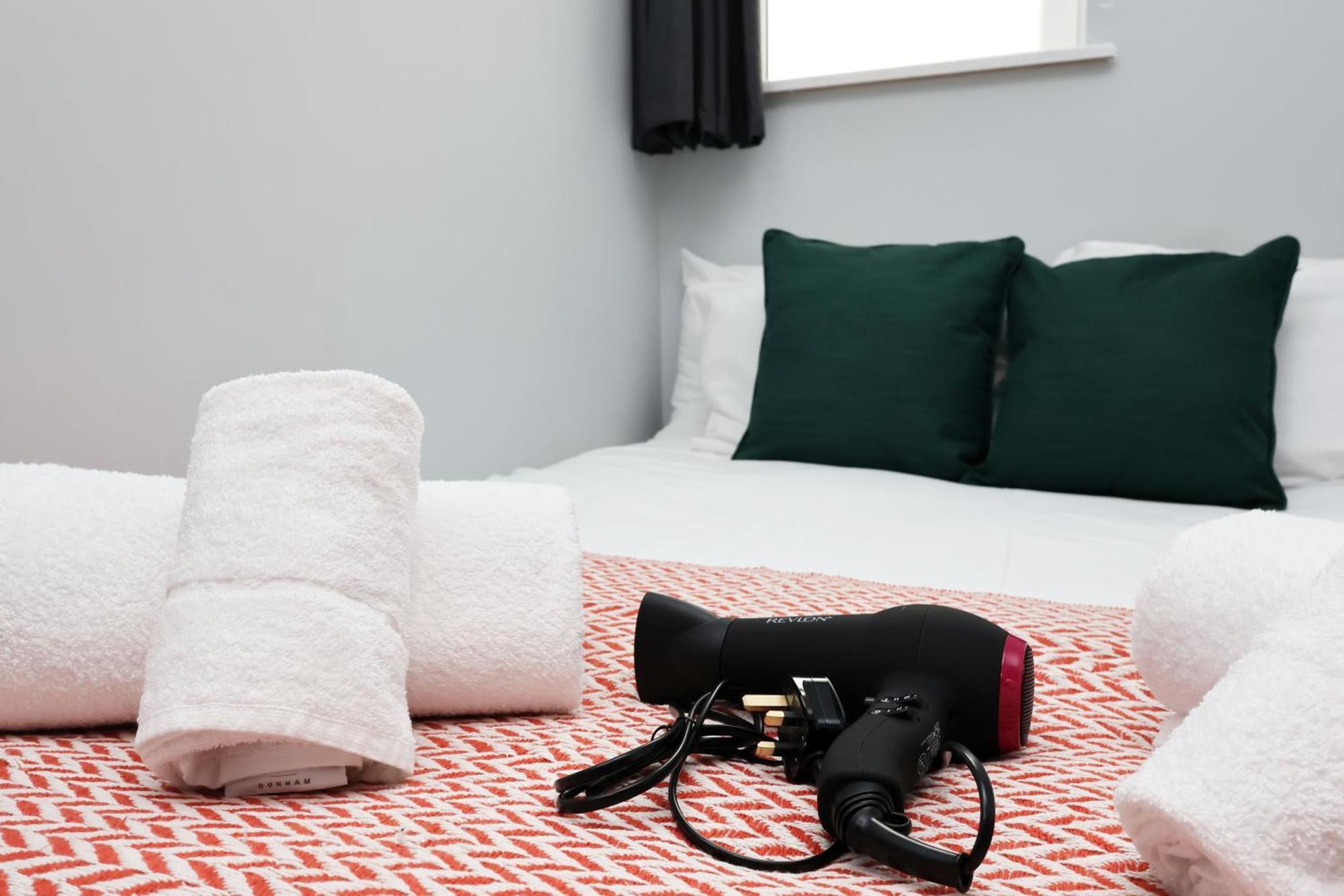 En-Suite Double Rooms, Smart Tv Comfy Style Llanelli Exteriör bild