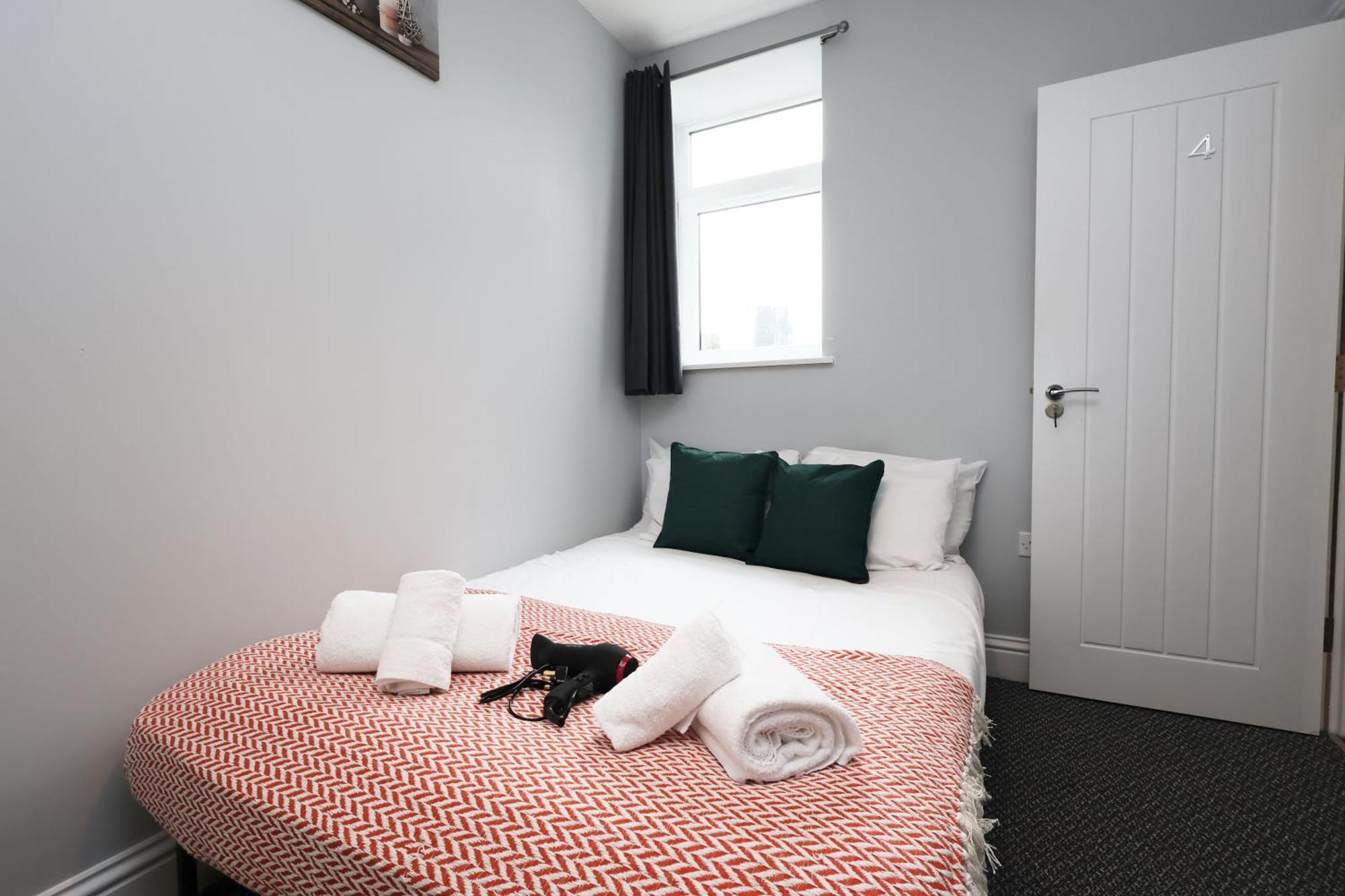 En-Suite Double Rooms, Smart Tv Comfy Style Llanelli Exteriör bild