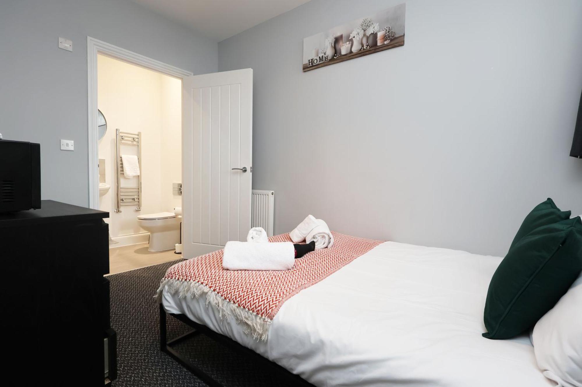 En-Suite Double Rooms, Smart Tv Comfy Style Llanelli Exteriör bild