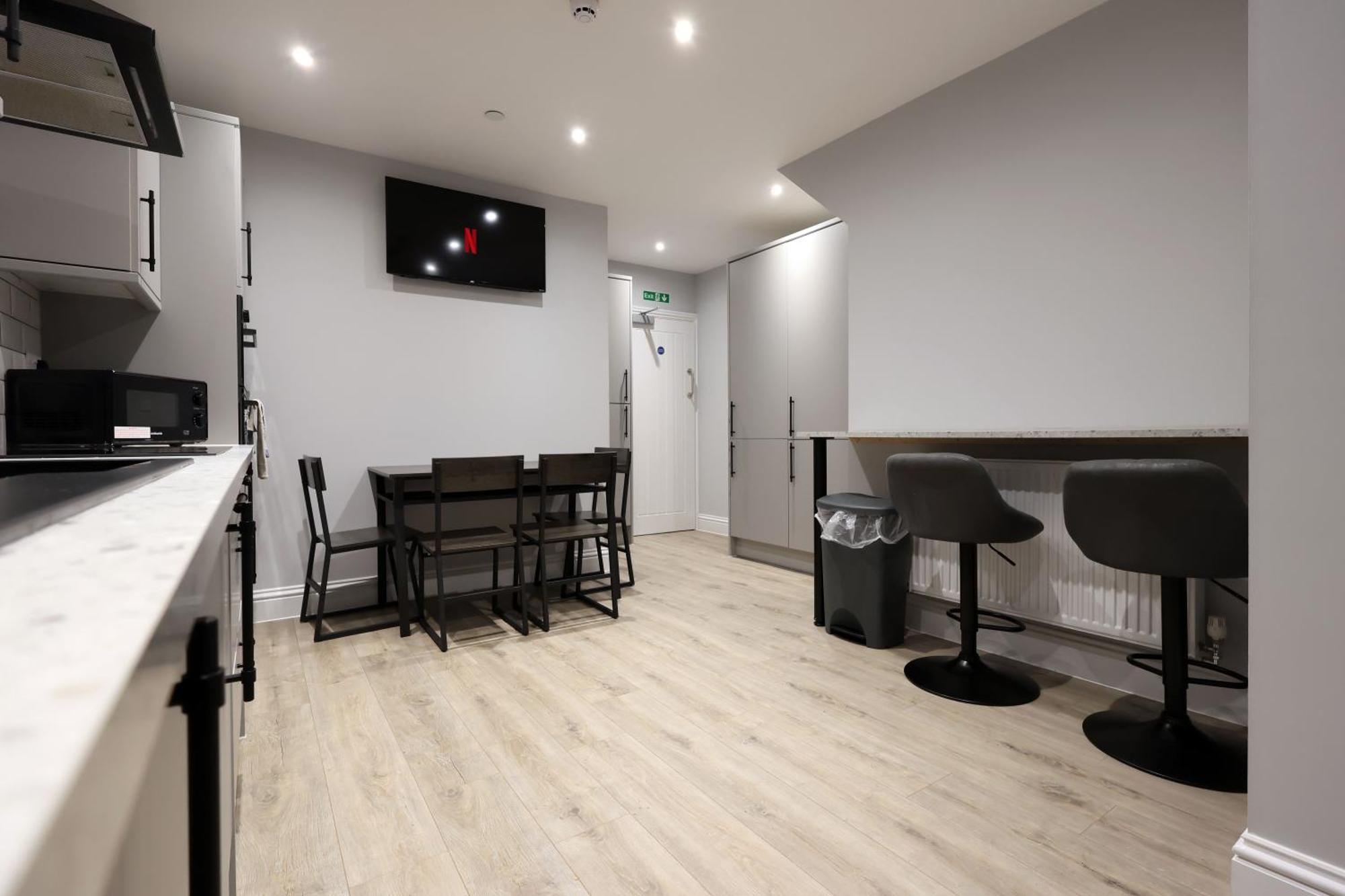 En-Suite Double Rooms, Smart Tv Comfy Style Llanelli Exteriör bild