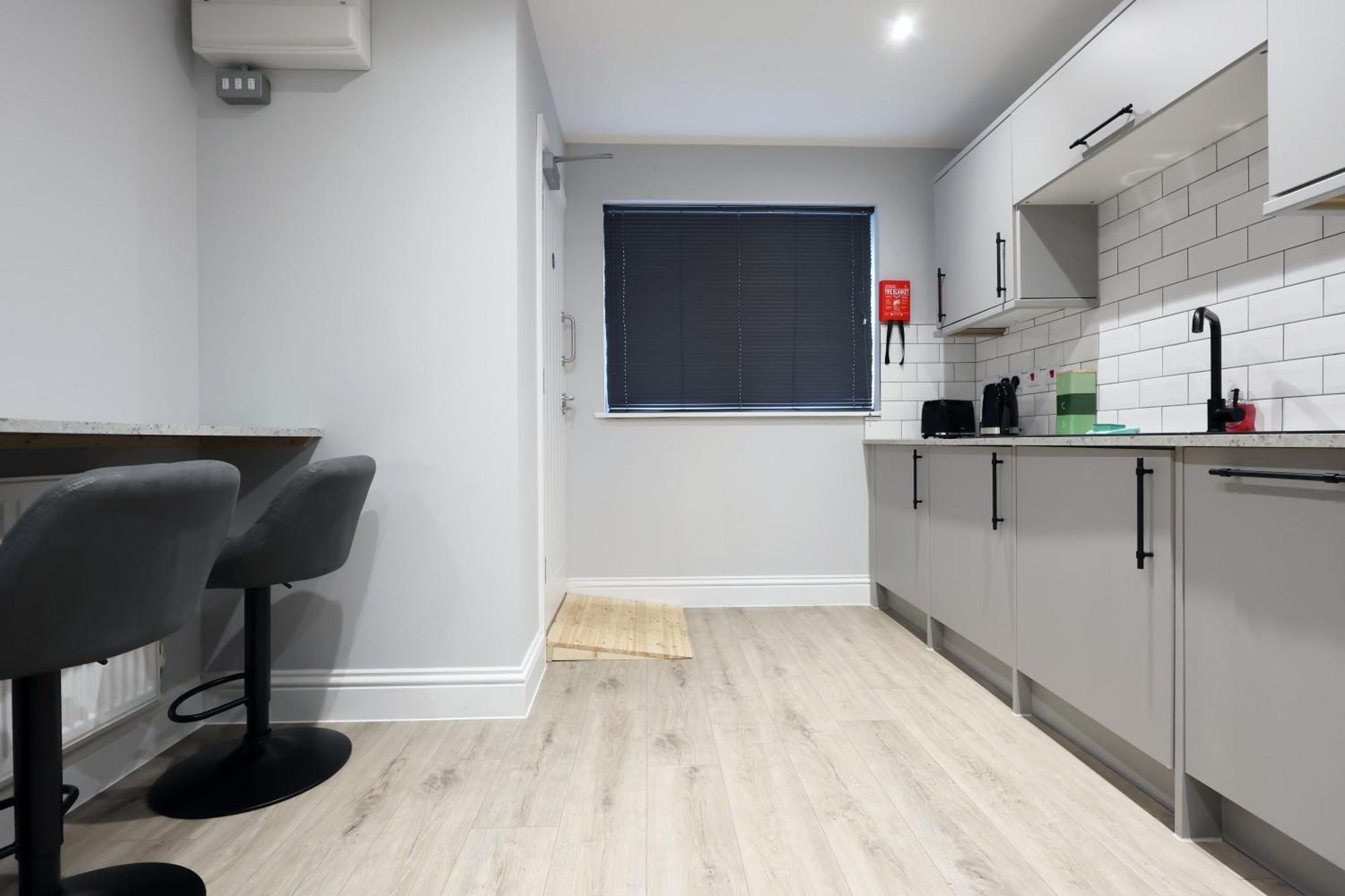 En-Suite Double Rooms, Smart Tv Comfy Style Llanelli Exteriör bild