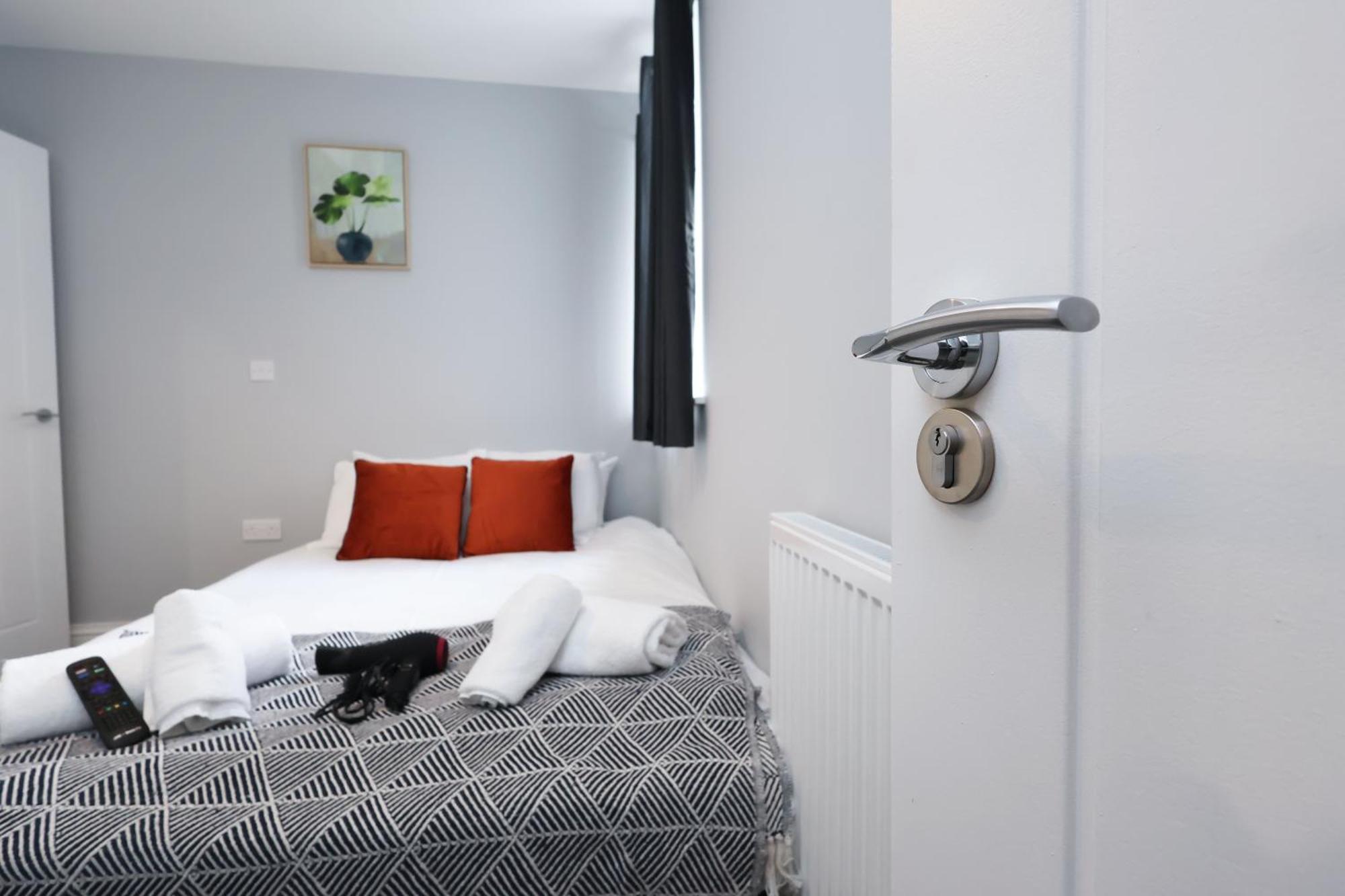 En-Suite Double Rooms, Smart Tv Comfy Style Llanelli Exteriör bild
