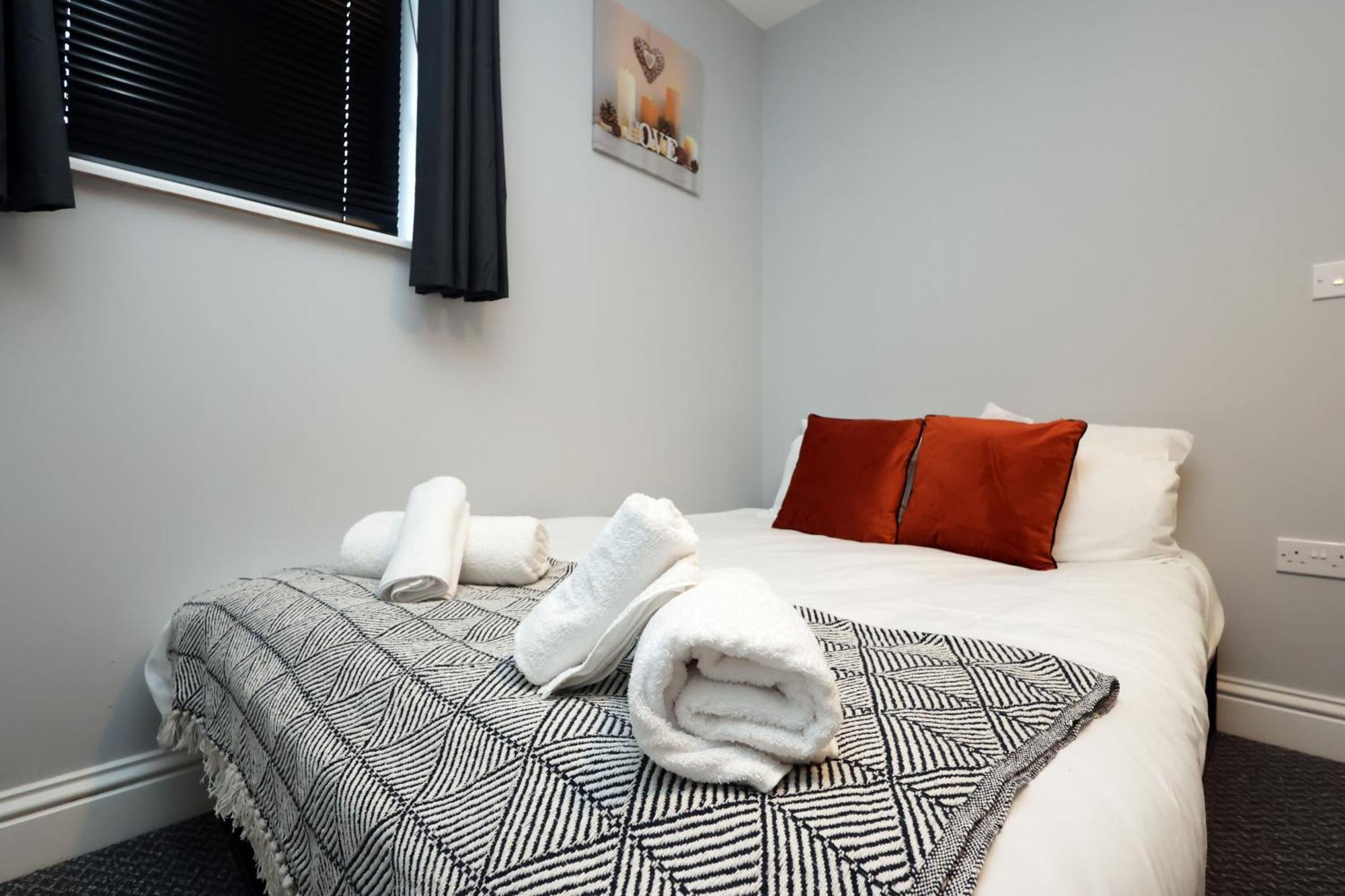 En-Suite Double Rooms, Smart Tv Comfy Style Llanelli Exteriör bild