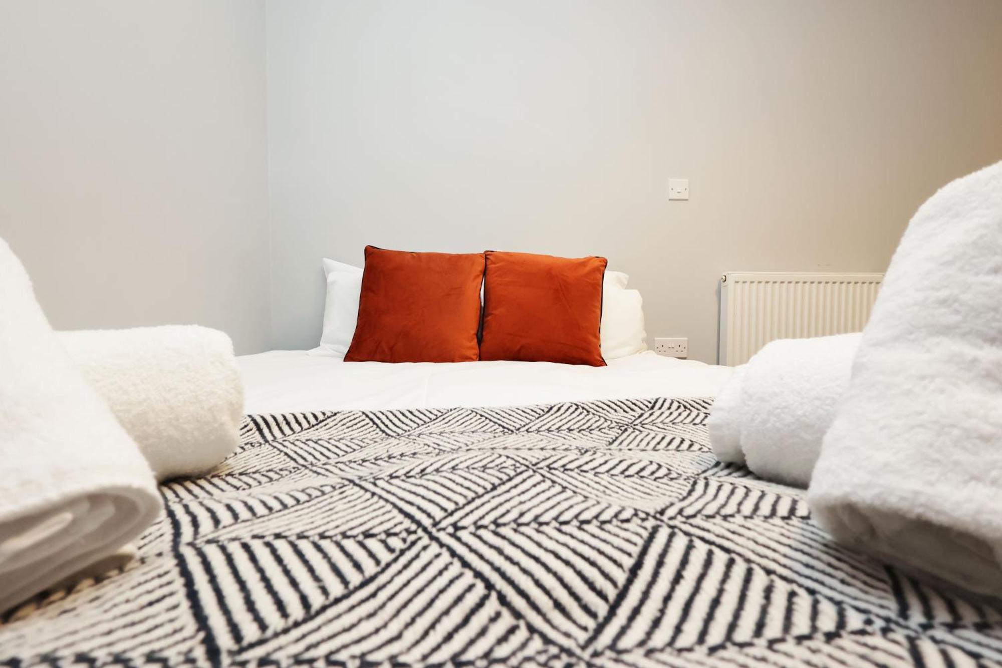 En-Suite Double Rooms, Smart Tv Comfy Style Llanelli Exteriör bild