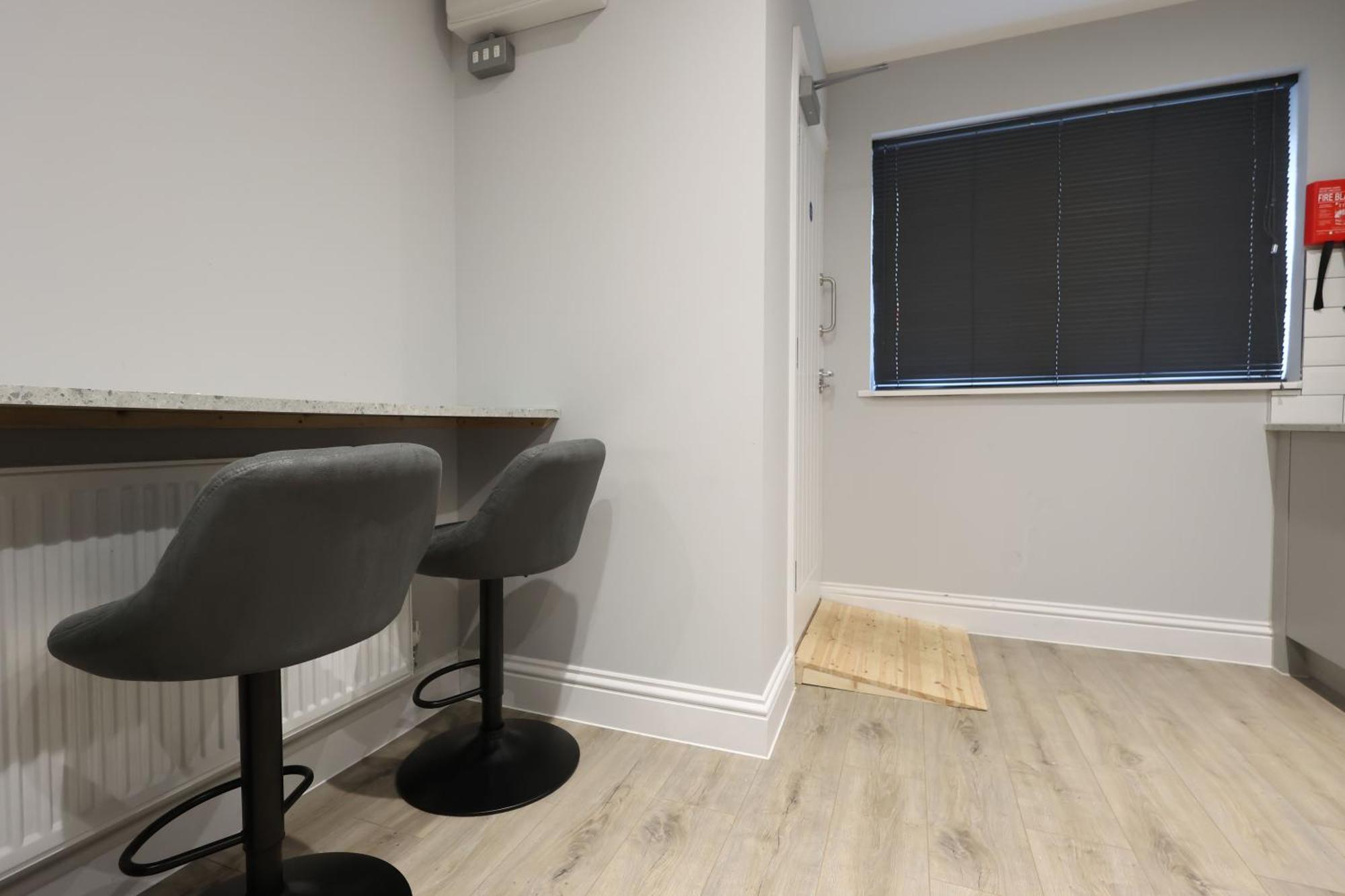 En-Suite Double Rooms, Smart Tv Comfy Style Llanelli Exteriör bild