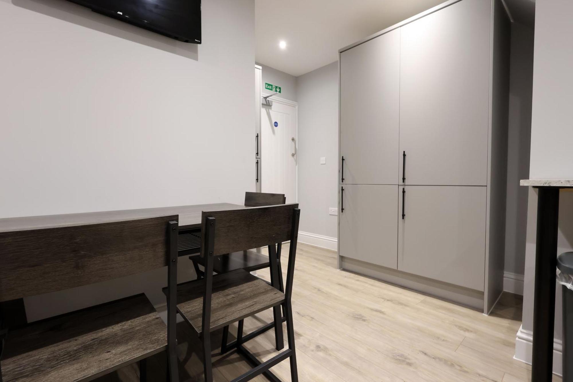 En-Suite Double Rooms, Smart Tv Comfy Style Llanelli Exteriör bild