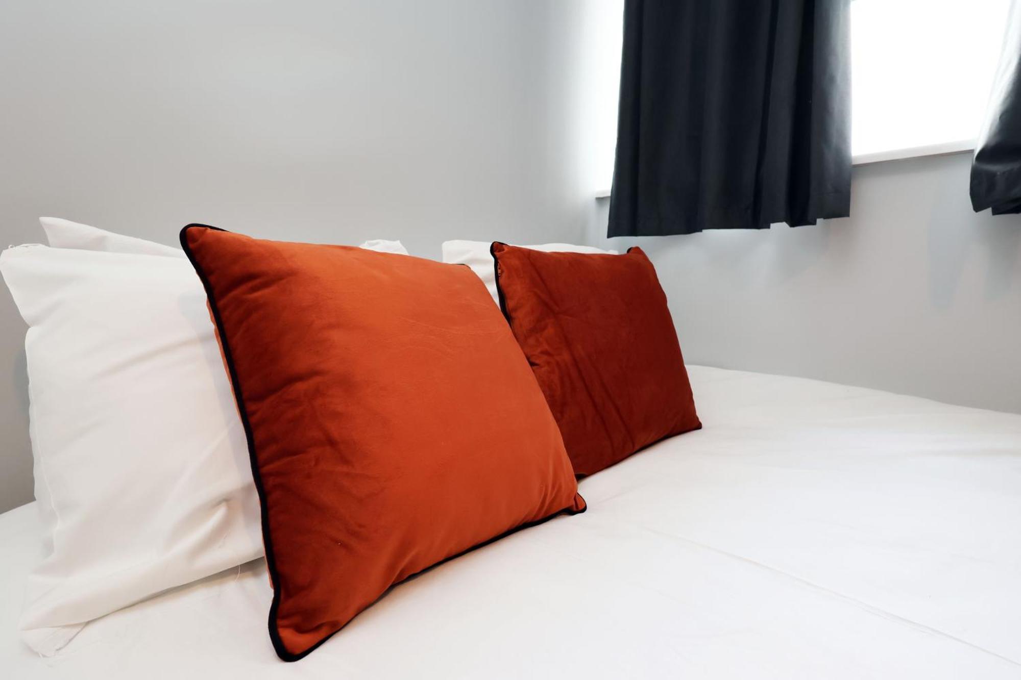 En-Suite Double Rooms, Smart Tv Comfy Style Llanelli Exteriör bild