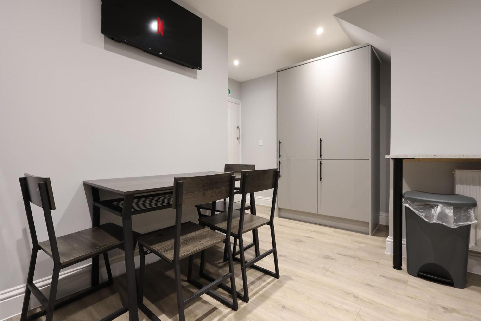 En-Suite Double Rooms, Smart Tv Comfy Style Llanelli Exteriör bild