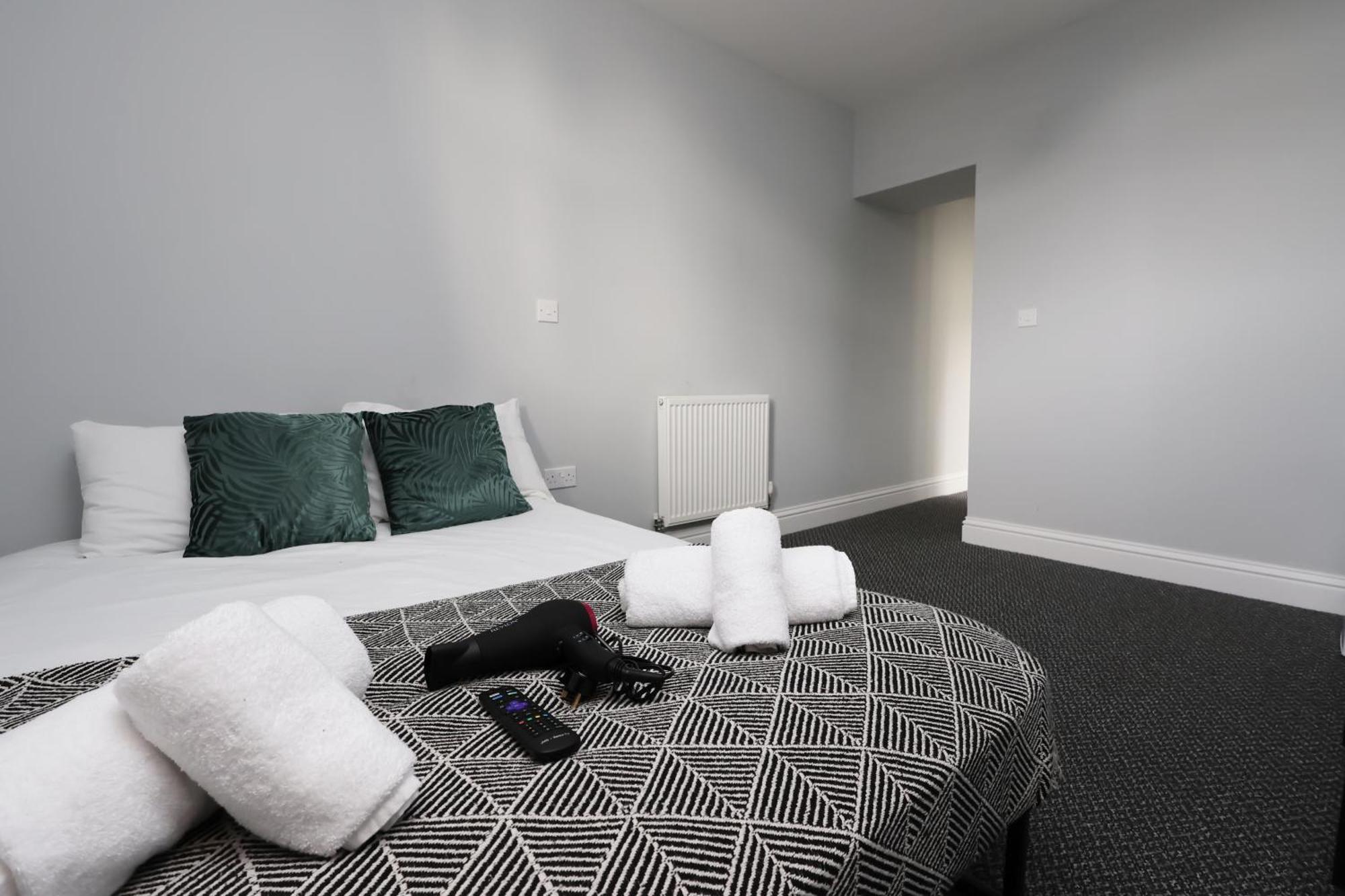 En-Suite Double Rooms, Smart Tv Comfy Style Llanelli Exteriör bild
