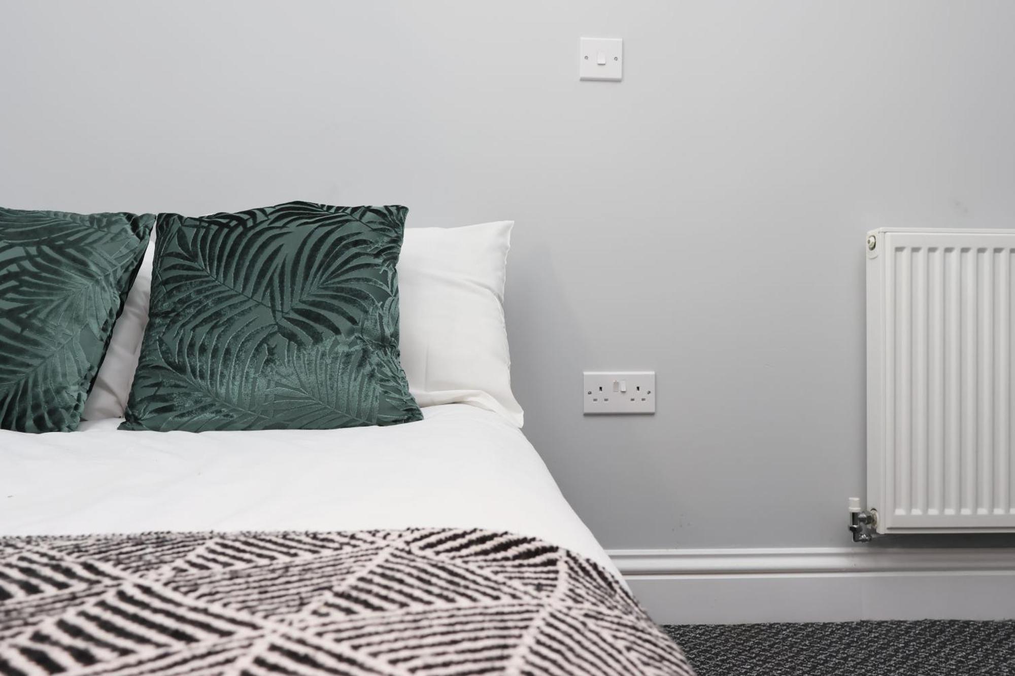 En-Suite Double Rooms, Smart Tv Comfy Style Llanelli Exteriör bild