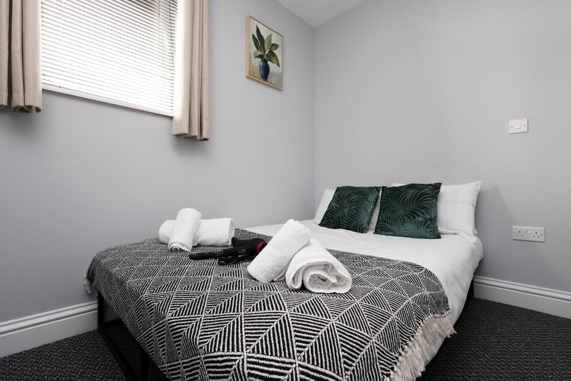 En-Suite Double Rooms, Smart Tv Comfy Style Llanelli Exteriör bild