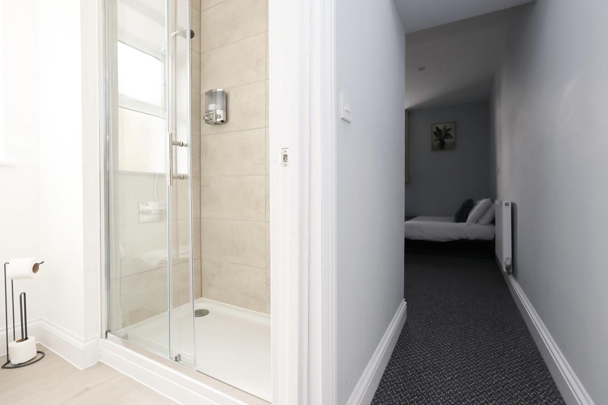 En-Suite Double Rooms, Smart Tv Comfy Style Llanelli Exteriör bild