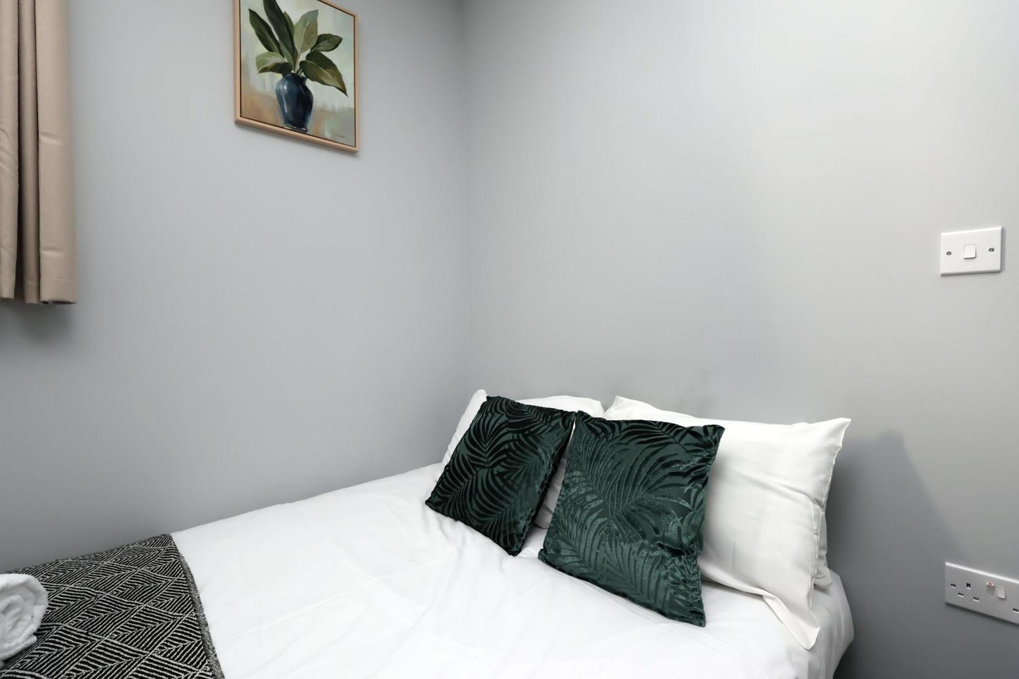 En-Suite Double Rooms, Smart Tv Comfy Style Llanelli Exteriör bild